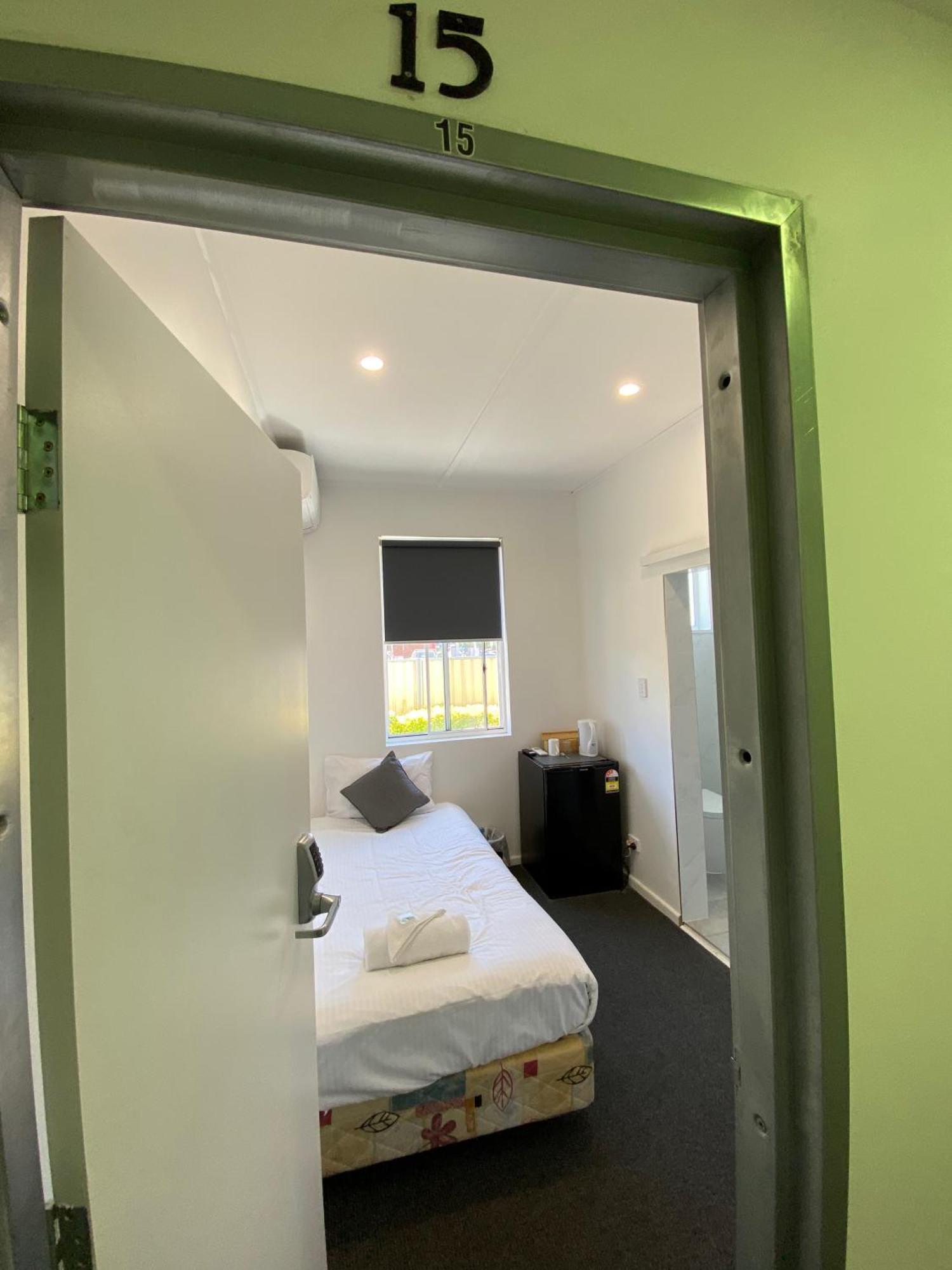 Central Motel مودجي المظهر الخارجي الصورة